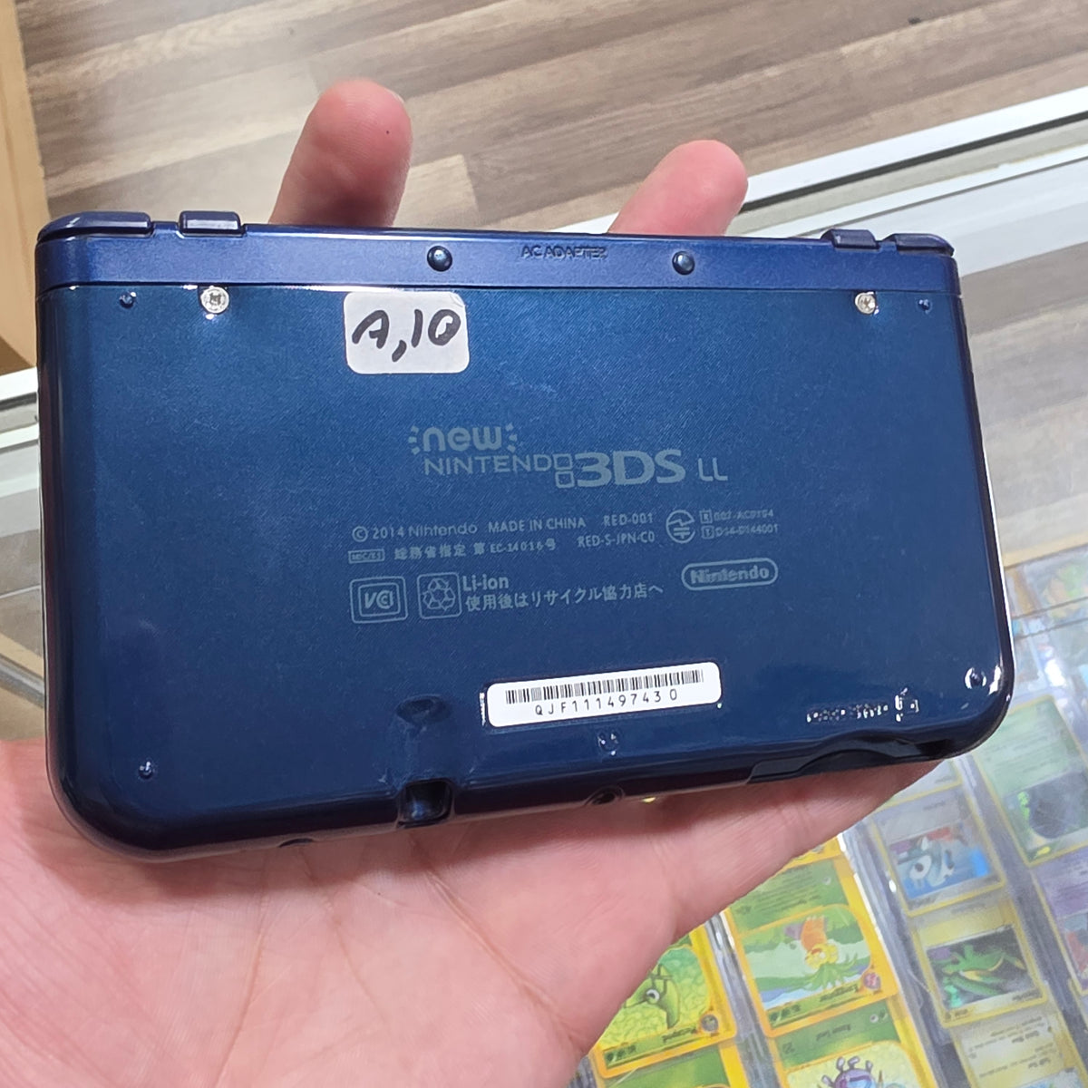 (A10) New Nintendo 3DS XL Handheld System (Blue) w/ Charger (Region Free)(JAPANESE TO US) (DIGITAL GAMES) (TOP IPS) (Okay Condition Bottom Screen)