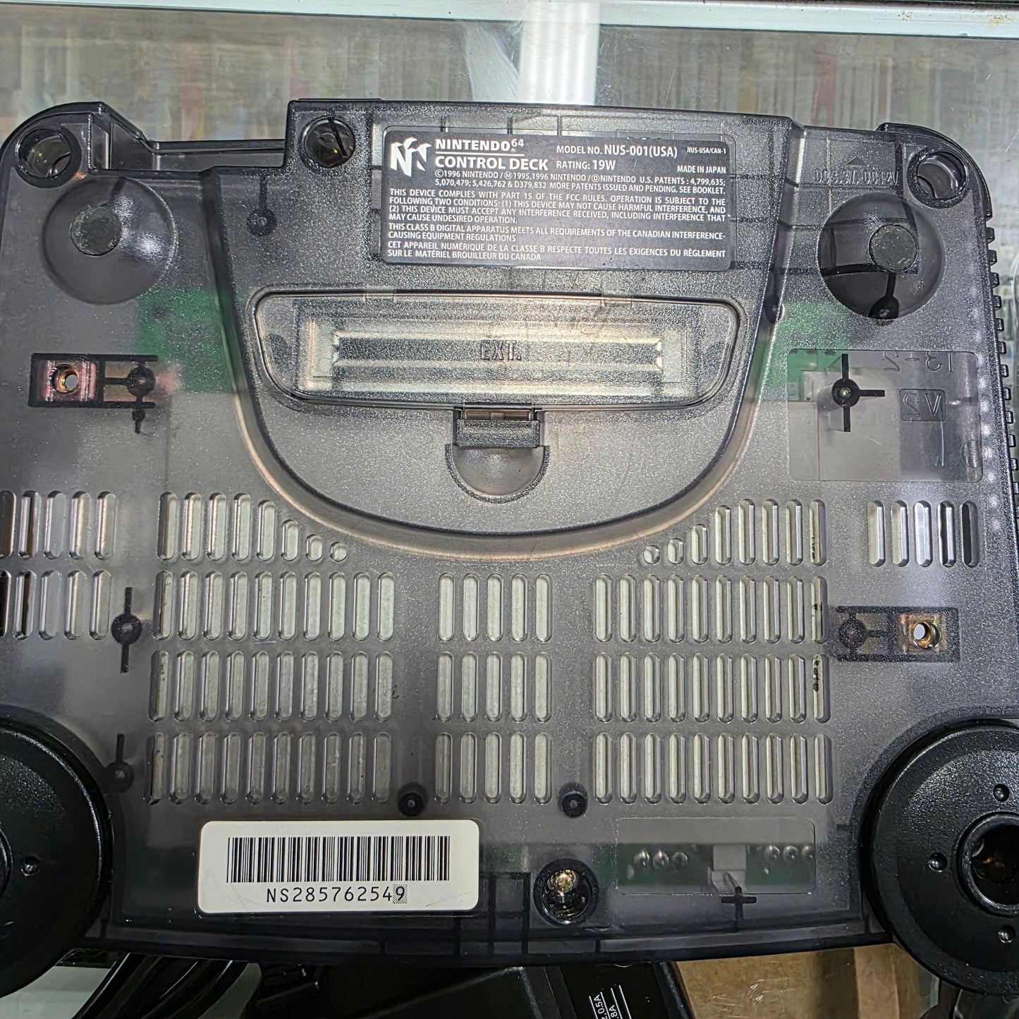 Fantastic Smoke Black Nintendo 64 System cables controllers included [second controller has third party stick]