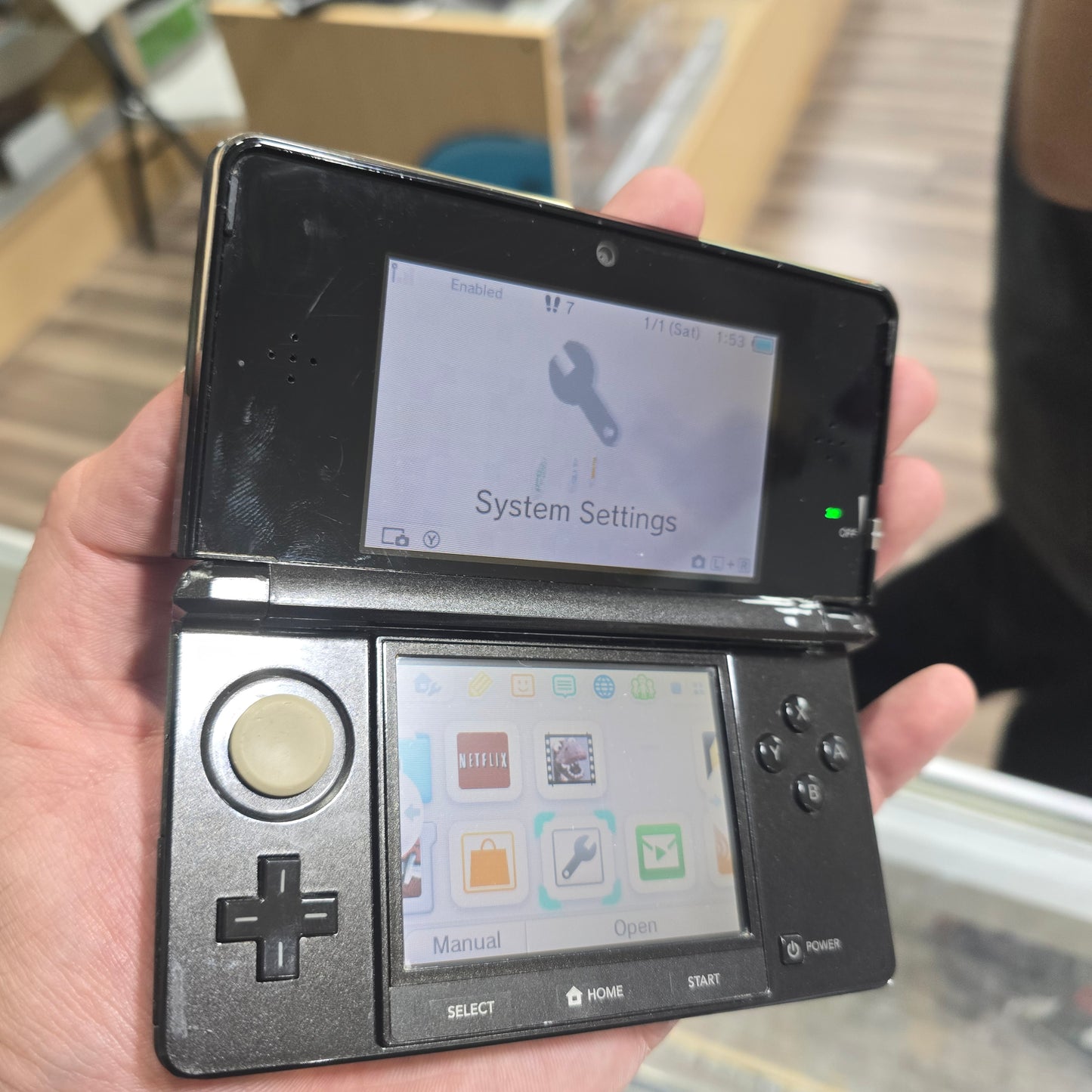 Black Nintendo 3DS Handheld System with Charger (Poor Condition)