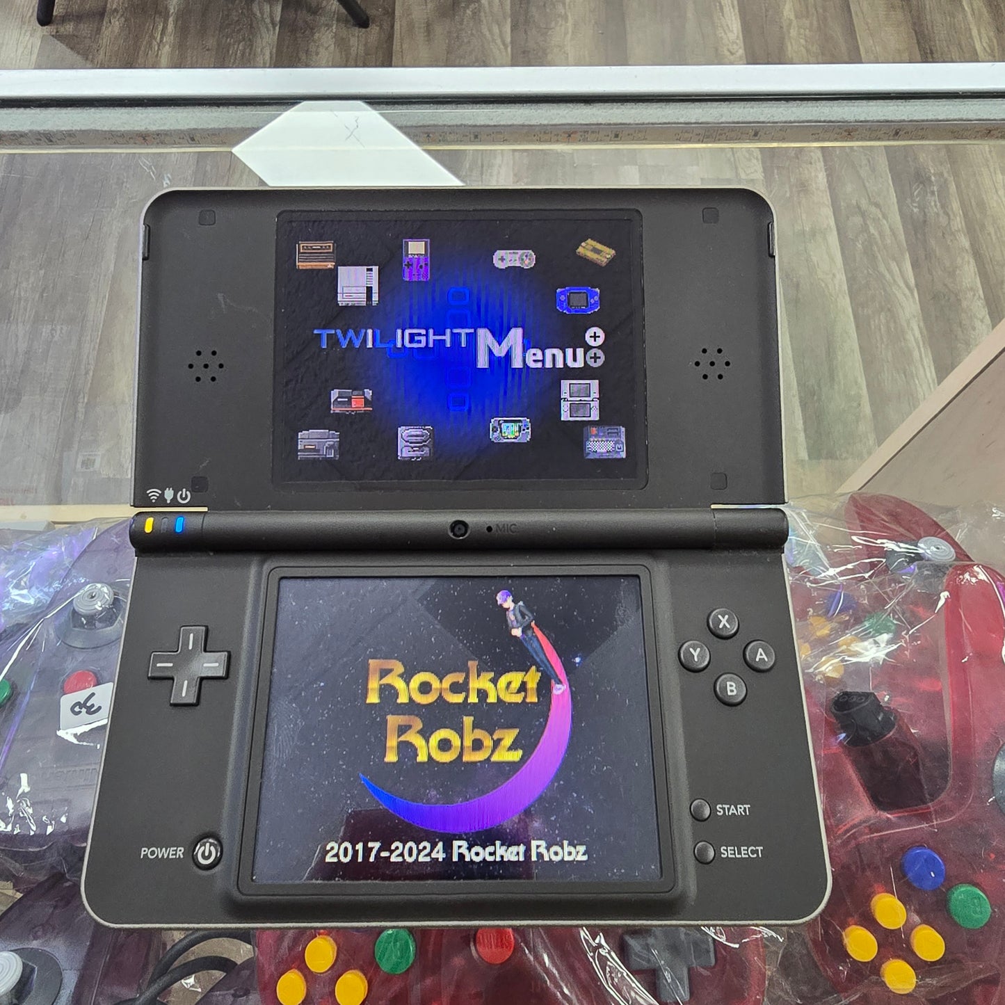 Nintendo DSi System With Digital Games (Twilight Menu) Comes with Charger