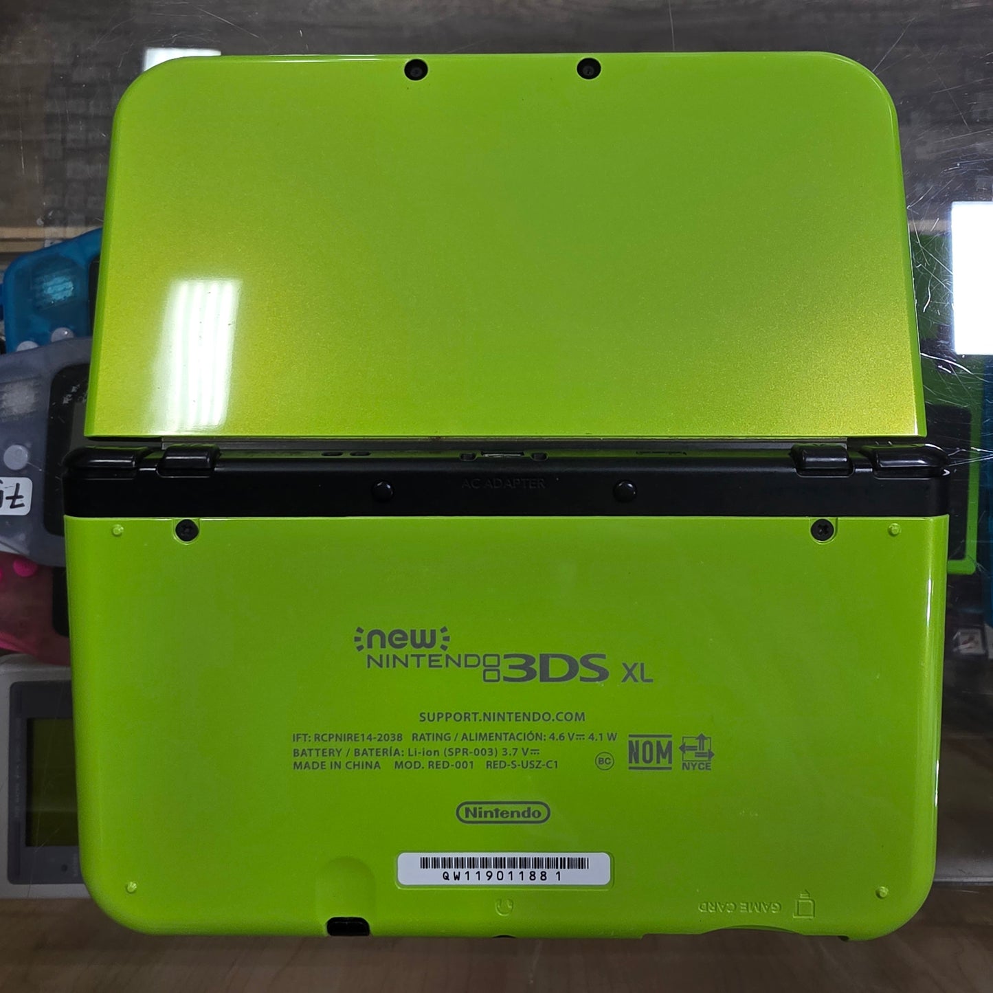 New Nintendo 3DS XL [Special Edition Lime Green] [Charger Included]