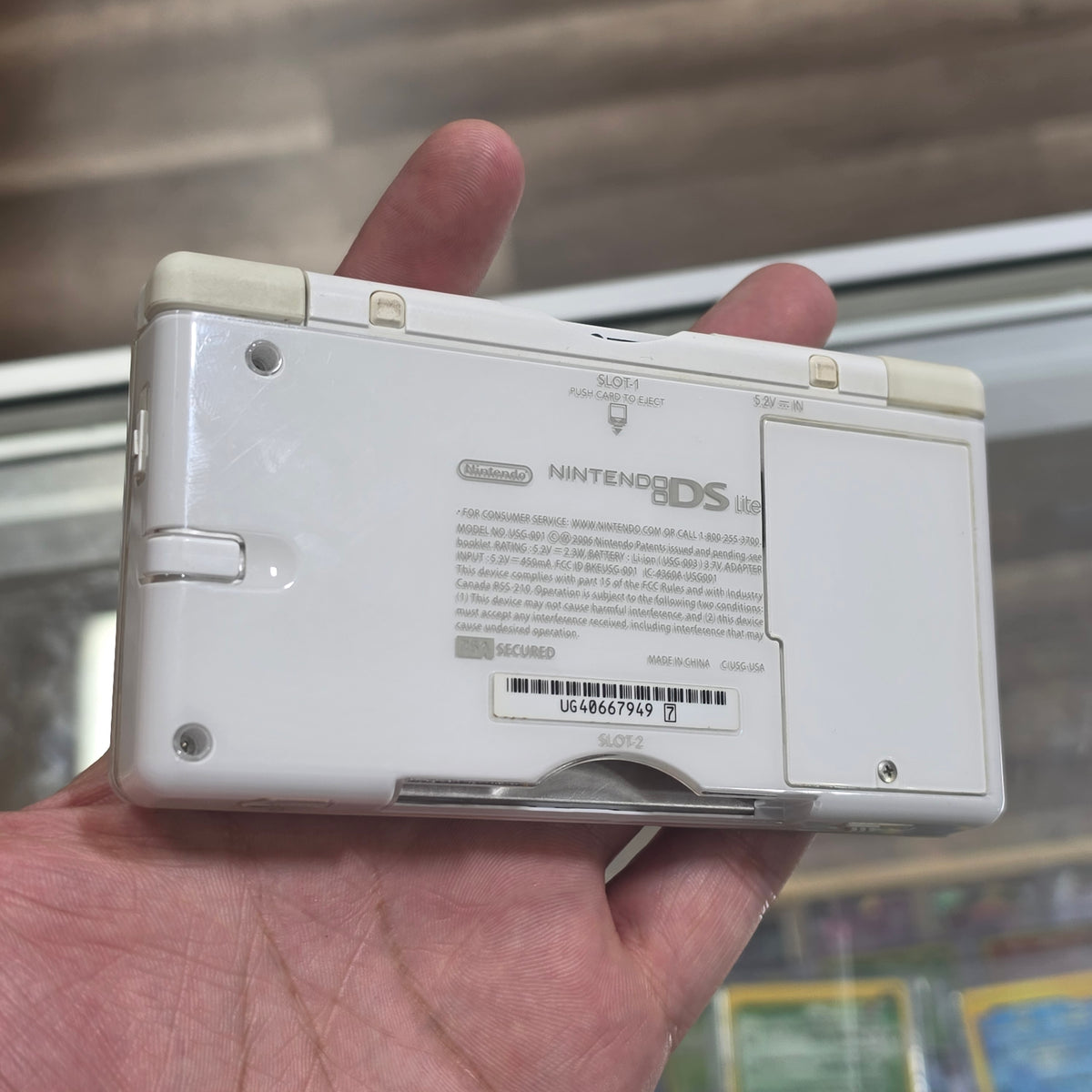 White Nintendo DS Lite Handheld System with Charger (497)