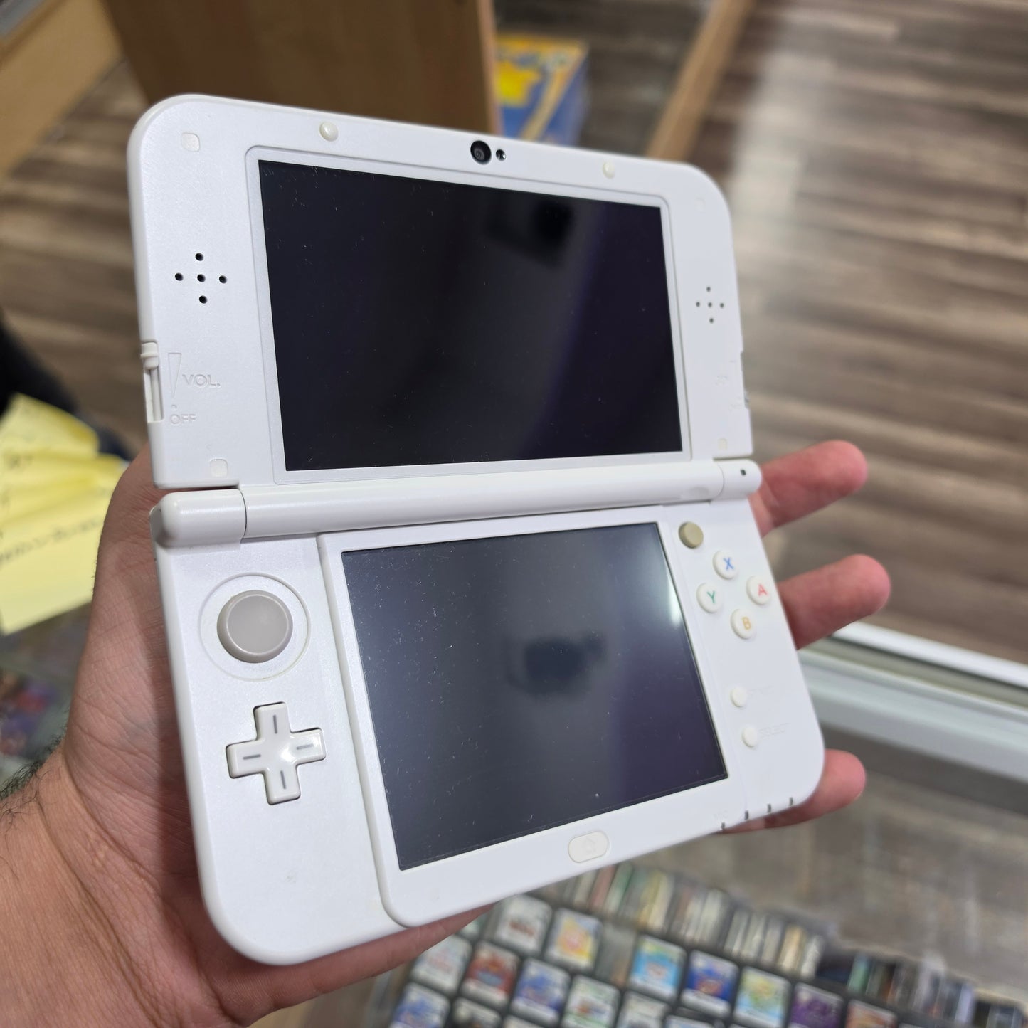 White New Nintendo 3DS XL Handheld System With Charger (Region Free)(JAPANESE TO US)