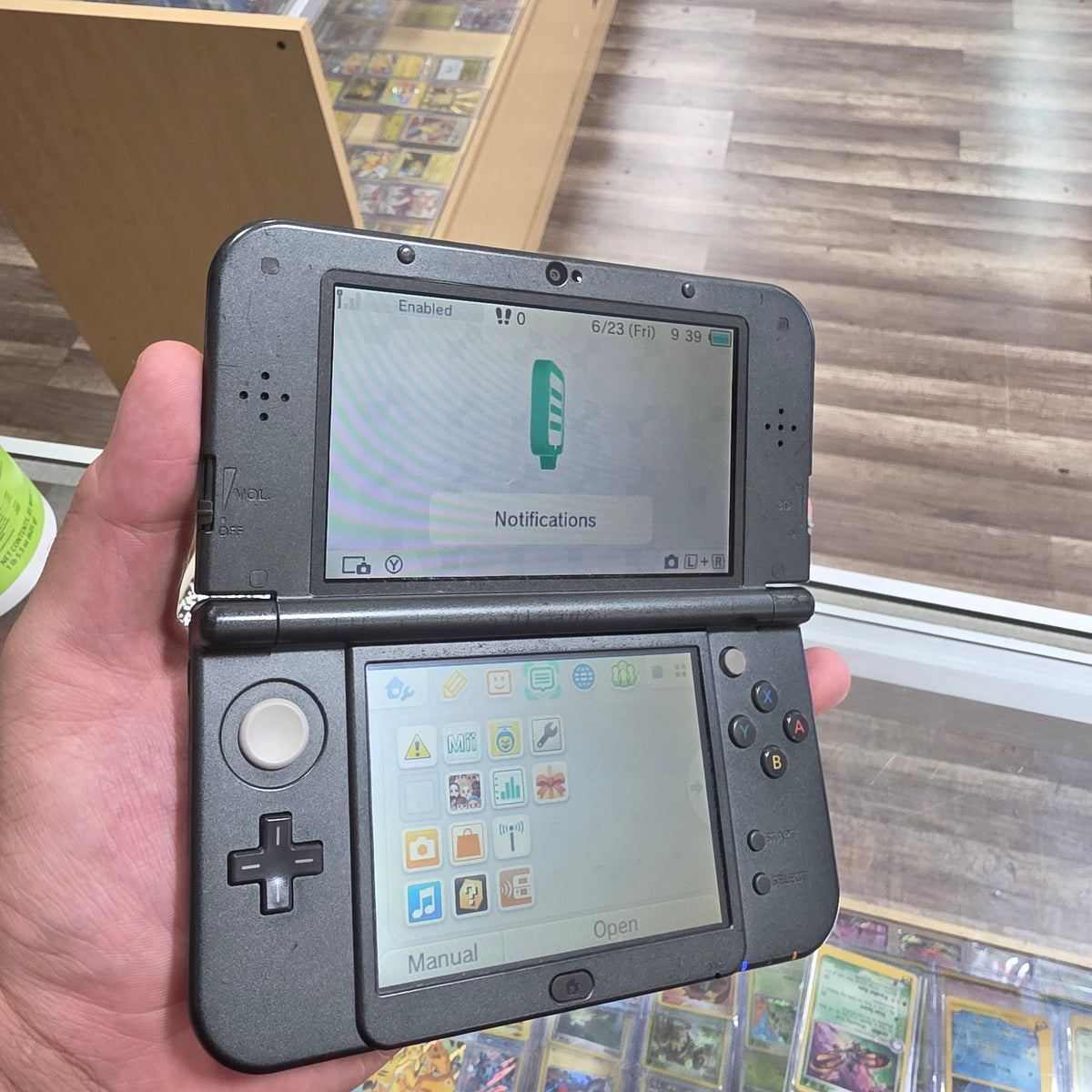 (141) New Nintendo 3DS XL Handheld System (Black) w/ Charger (Region Free)(JAPANESE TO US)