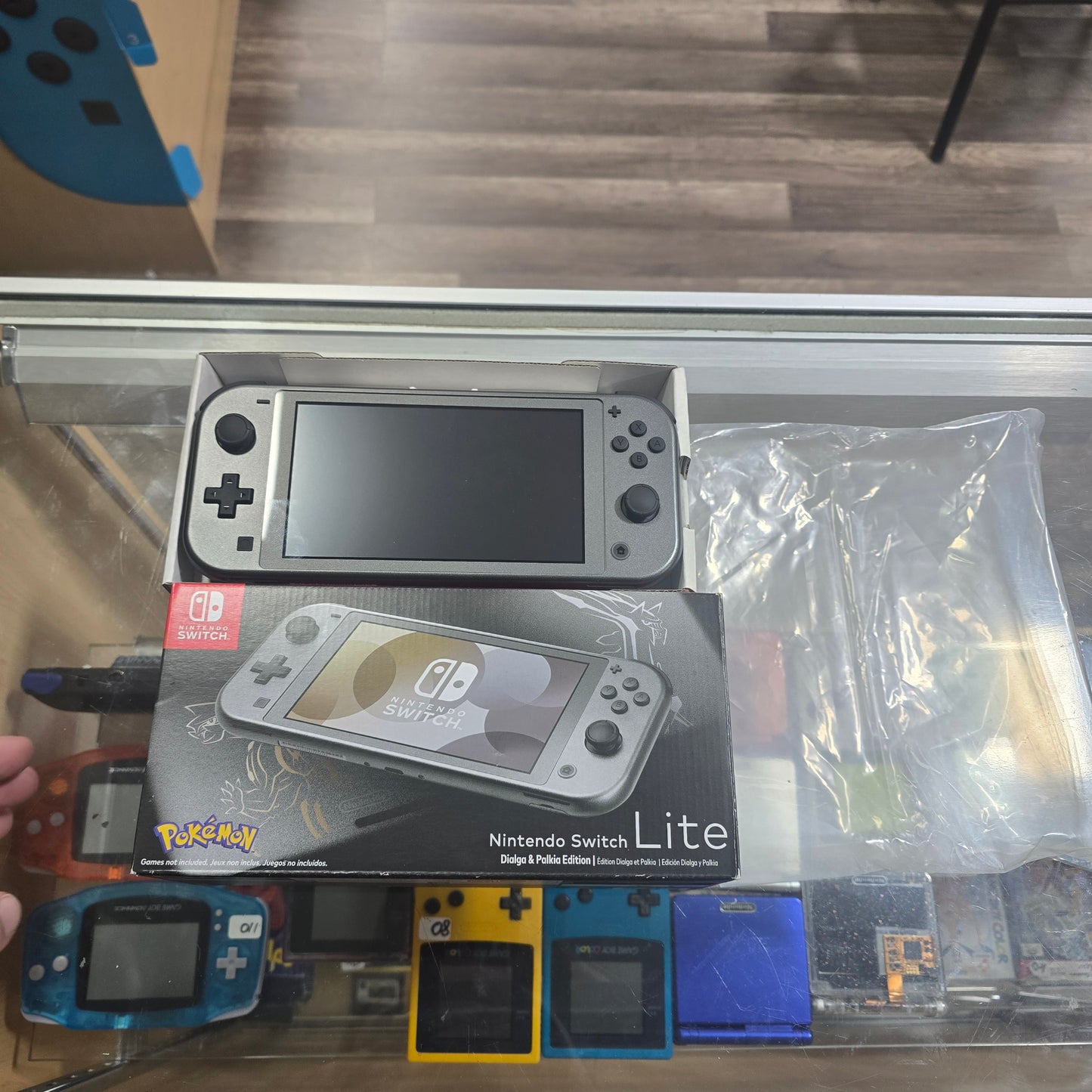 Nintendo Switch Lite: Dialga & Palkia Edition (LIKE NEW)