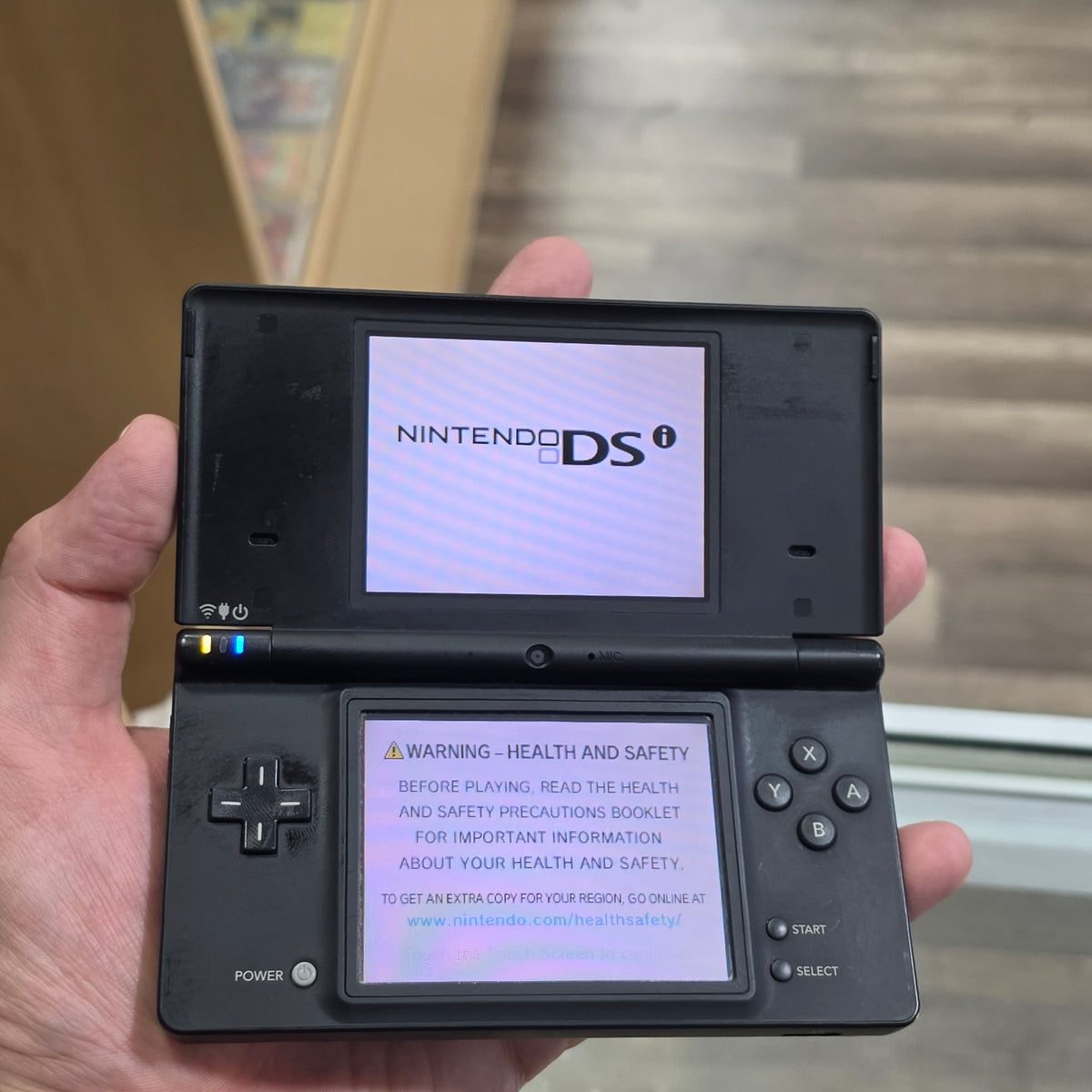 Nintendo DSi Handheld System (Black) w/ Charger