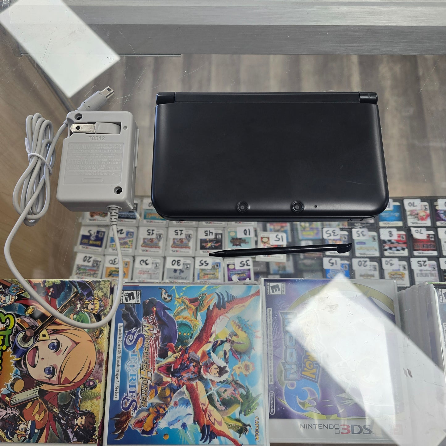 Black Nintendo 3DS XL System with Charger (Very Clean)