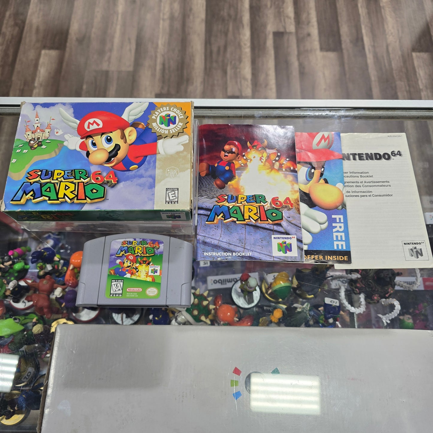 Super Mario 64 CIB with Box Protector Nintendo 64