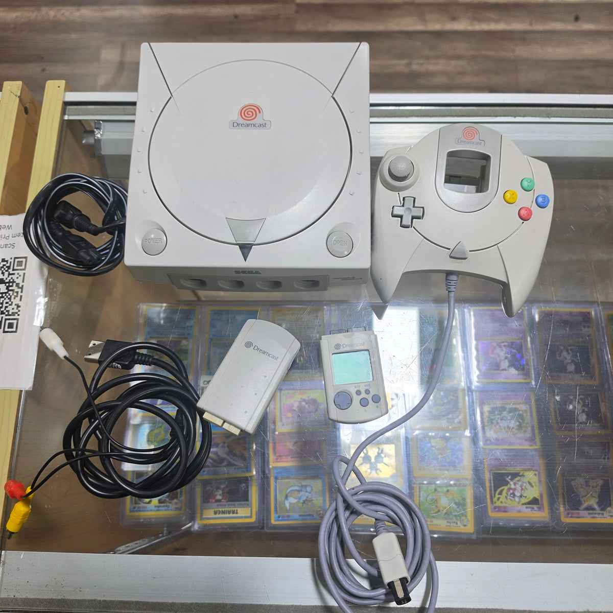 (6190) Sega Dreamcast System With All Wires and One Contoller Plus VMU/Memory Pack
