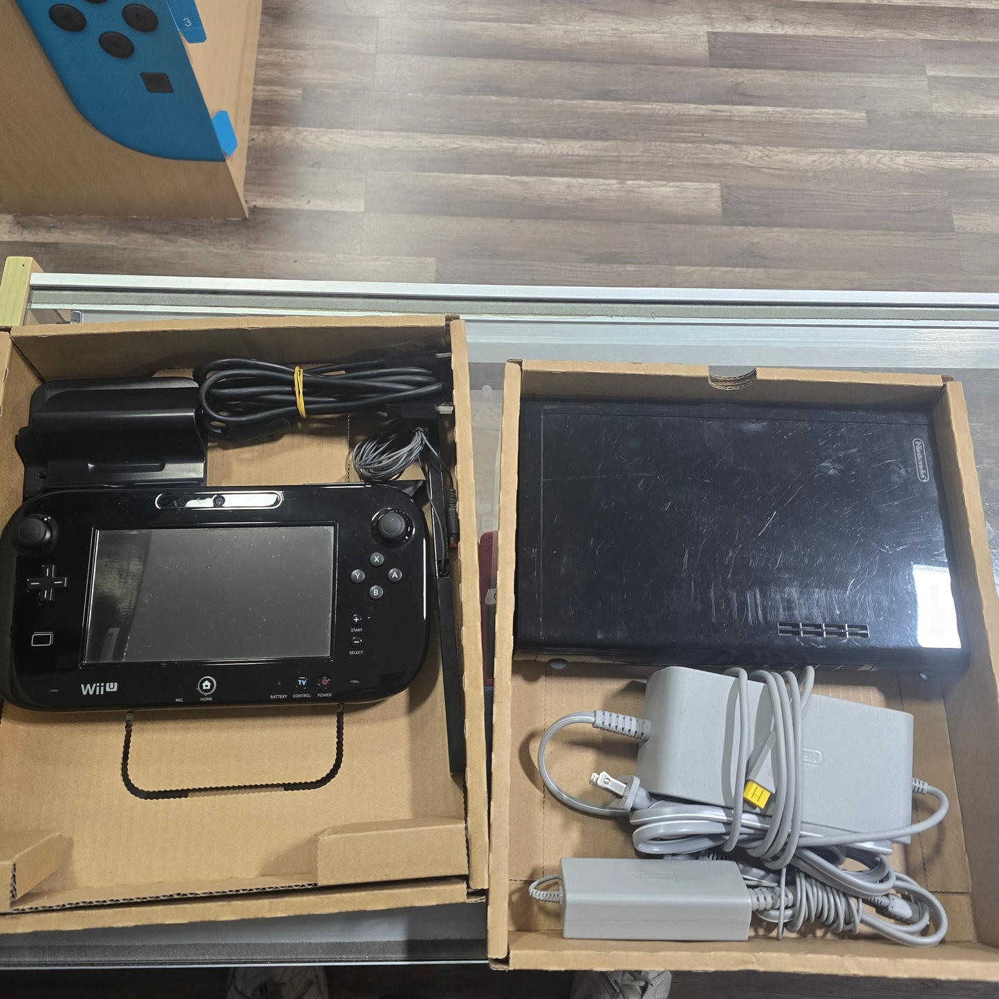 Wii U Console Deluxe: Super Mario World Edition