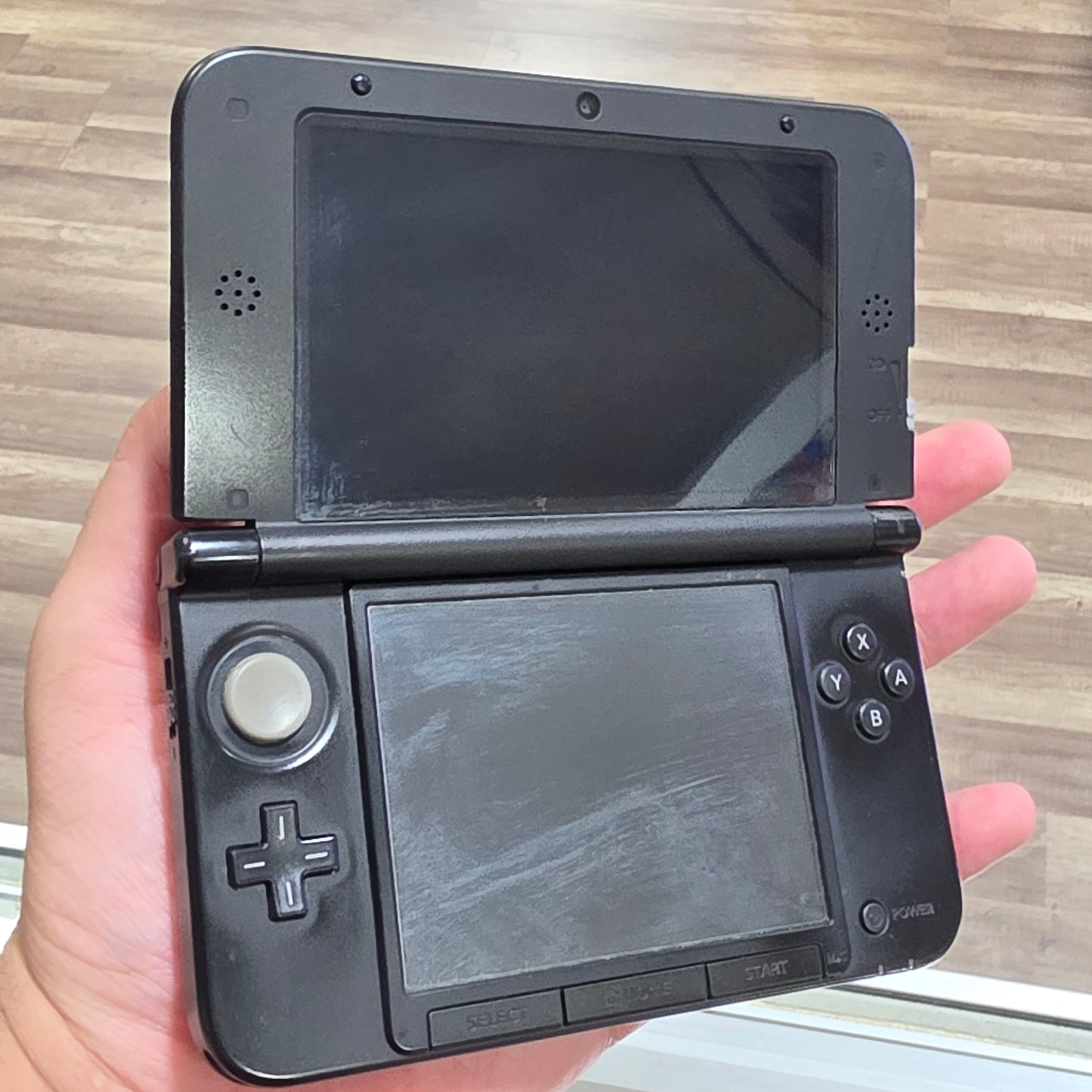 (111) Red Nintendo 3DS XL Handheld System With Charger (Region Free)(JAPANESE TO US)