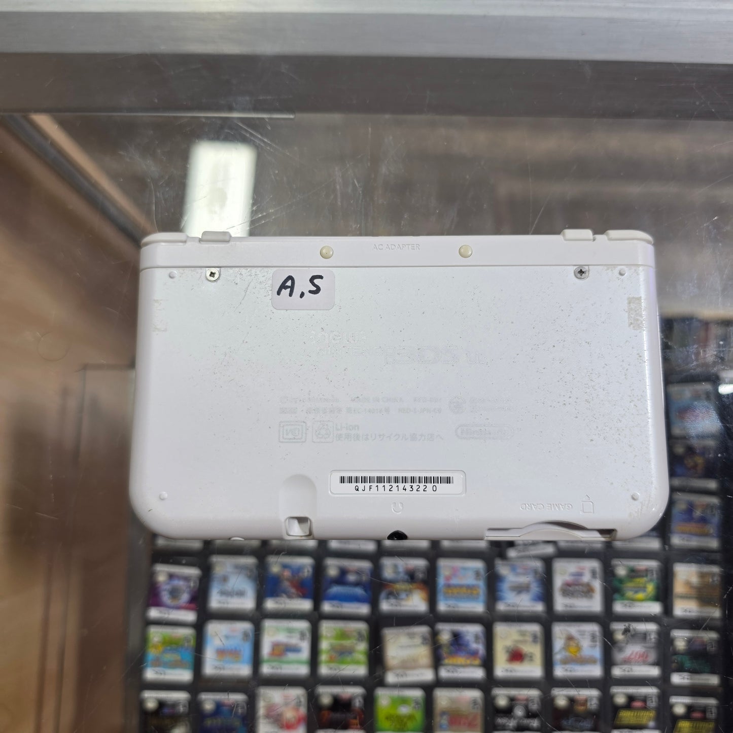 White New Nintendo 3DS XL Handheld System With Charger (Region Free)(JAPANESE TO US)