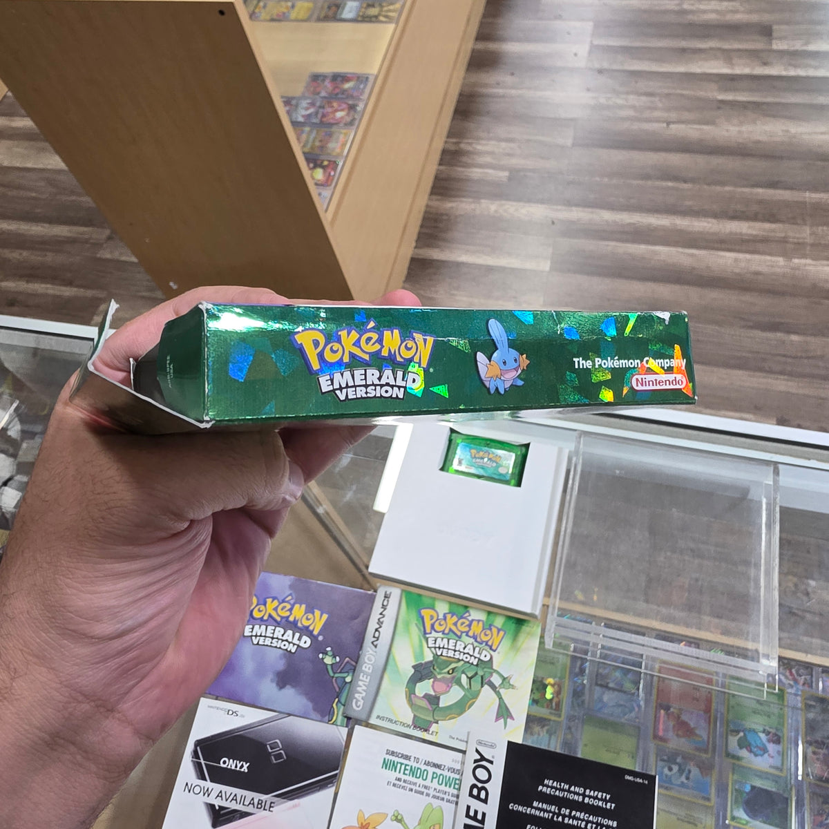 Pokémon Emerald (Authentic) (Dry Battery) Nintendo Gameboy Advance CIB with Acrylic Case