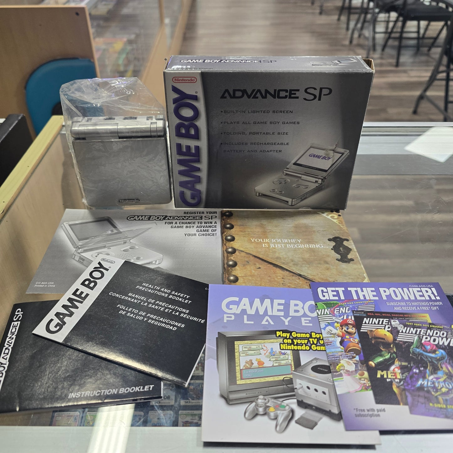 Platinum Gameboy Advance SP Nintendo GameBoy Advance with Box and Inserts + Charger