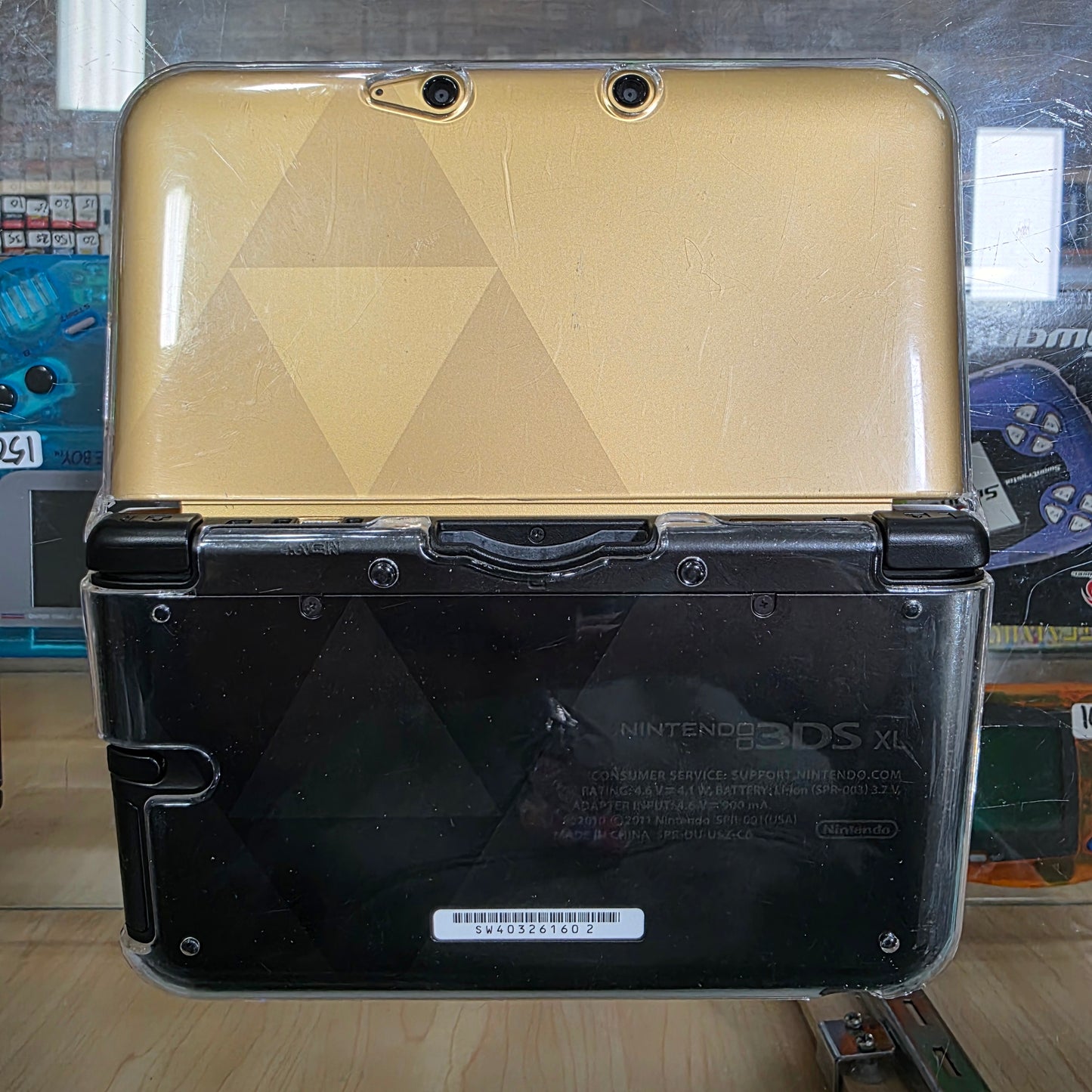 Modded Nintendo 3DS XL [Zelda Edition] Comes With Charger, and protective case.