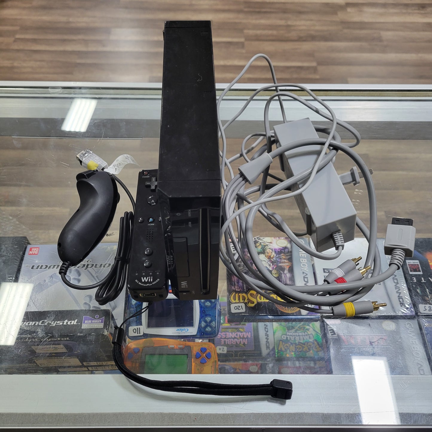 Black Nintendo Wii System Controller video and power cables included