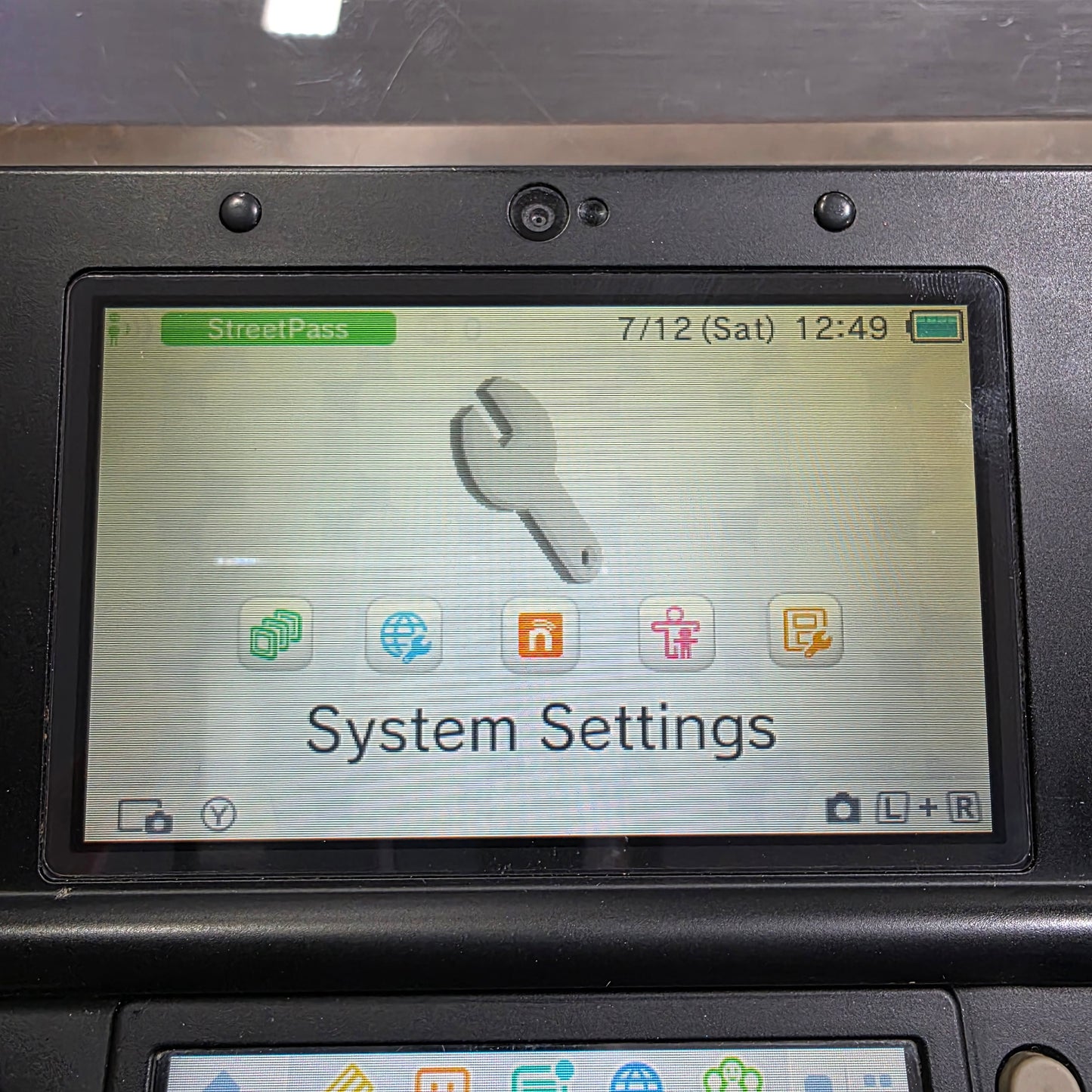 New Nintendo 3DS Japanese Mario Faceplate System [Region Unlock Modded] [Charger Included] [No Stylus]