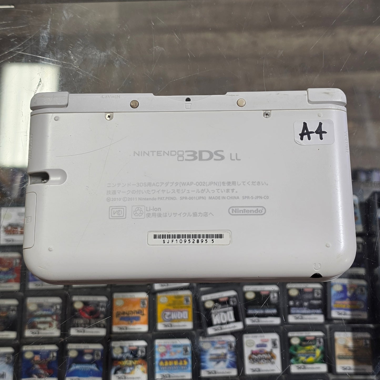 White Nintendo 3DS XL Handheld System With Charger (Region Free) (JAPANESE TO US)