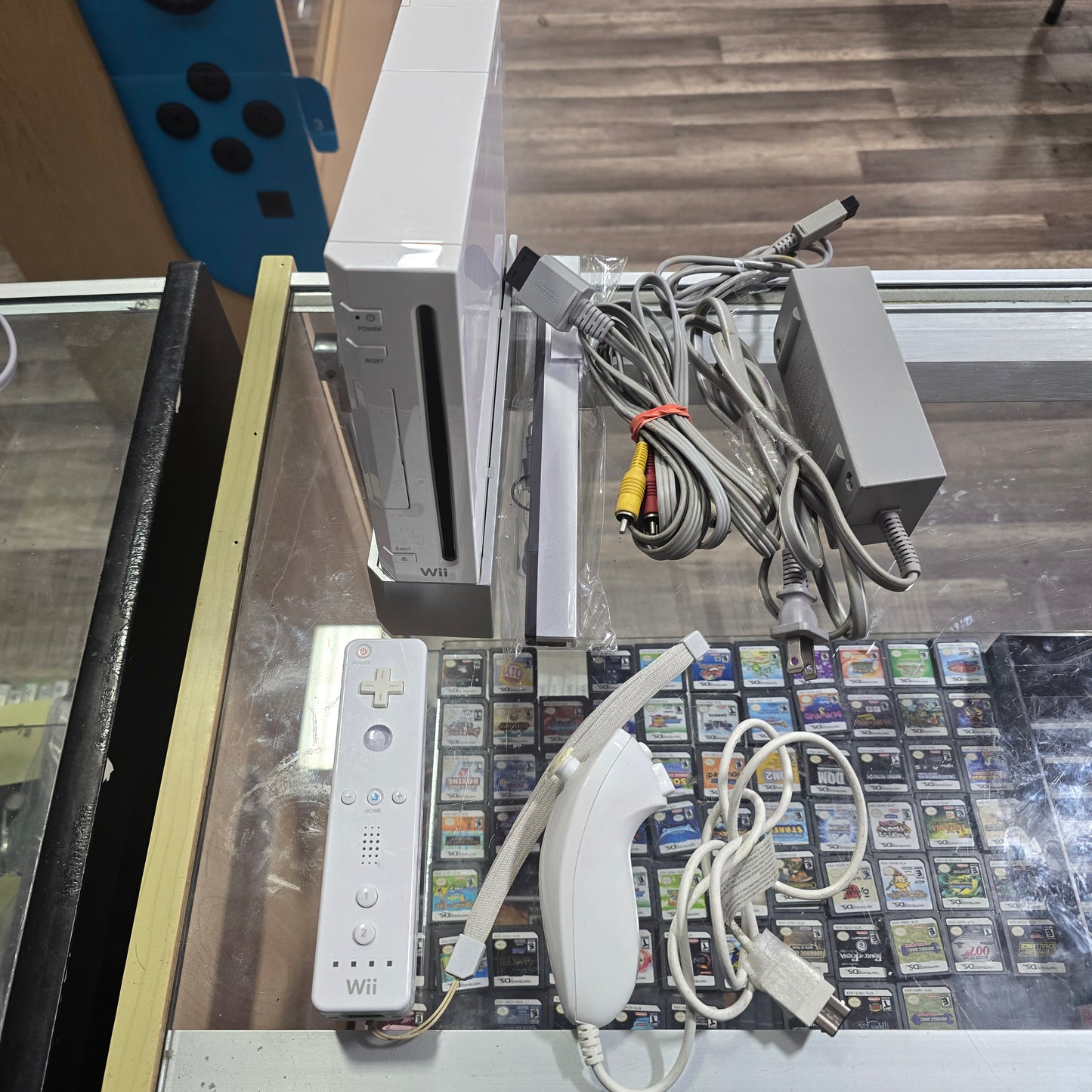 (816) Nintendo Wii System [All Cables And Controllers Included]