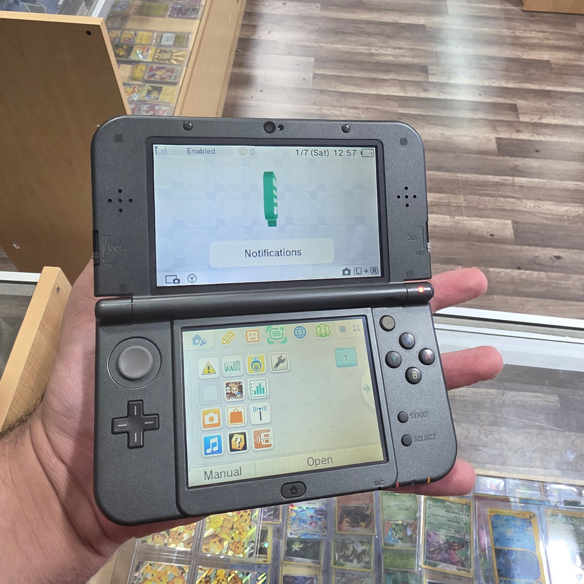 (496) New Nintendo 3DS XL Handheld System (Black) w/ Charger (Region Free)(JAPANESE TO US)