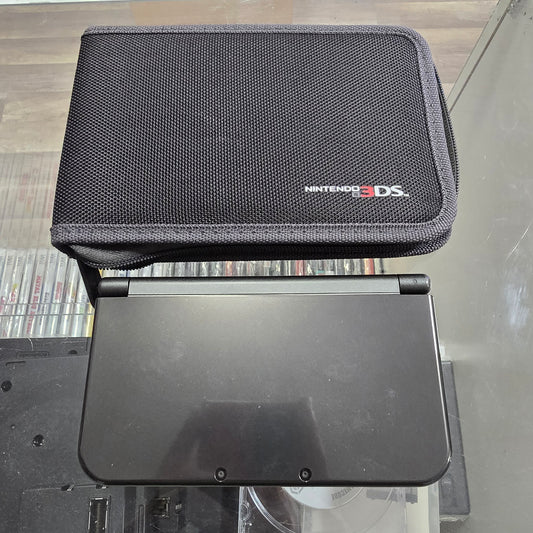 New Nintendo 3DS XL Black Handheld System with Charger and carrying case