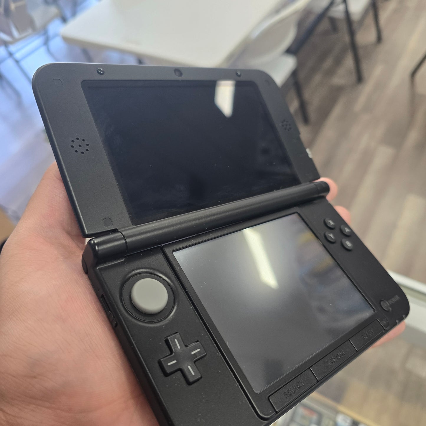 Black Nintendo 3DS XL System with Charger (Very Clean)