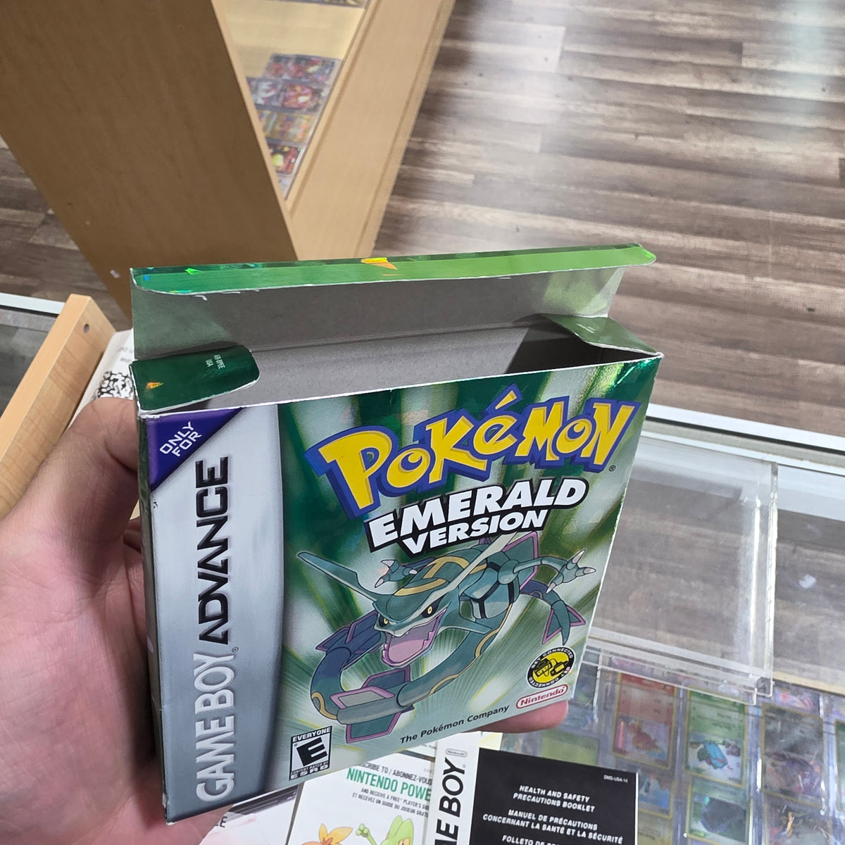 Pokémon Emerald (Authentic) (Dry Battery) Nintendo Gameboy Advance CIB with Acrylic Case