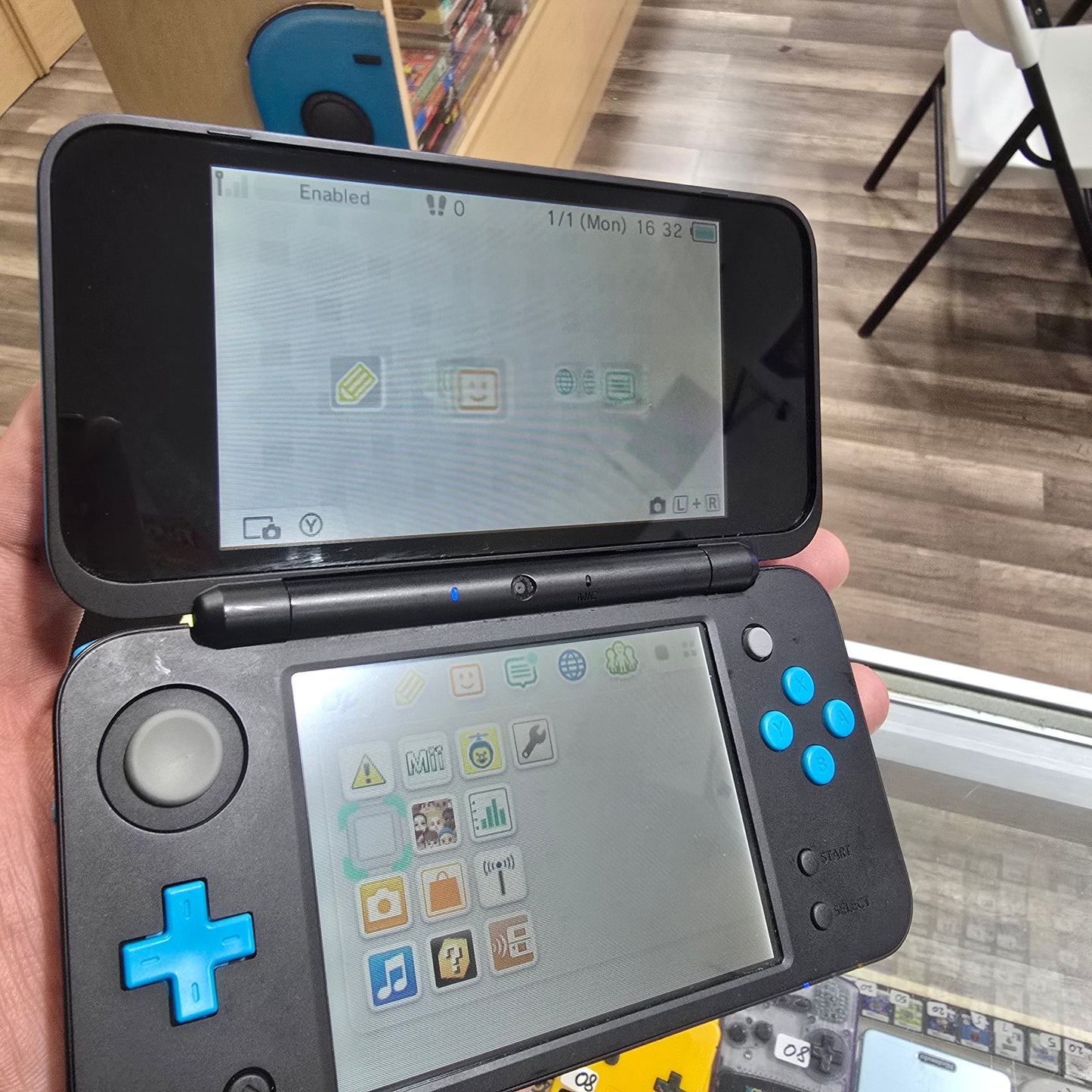 New Nintendo 2DS XL Black + Turquoise Handheld System with Charger