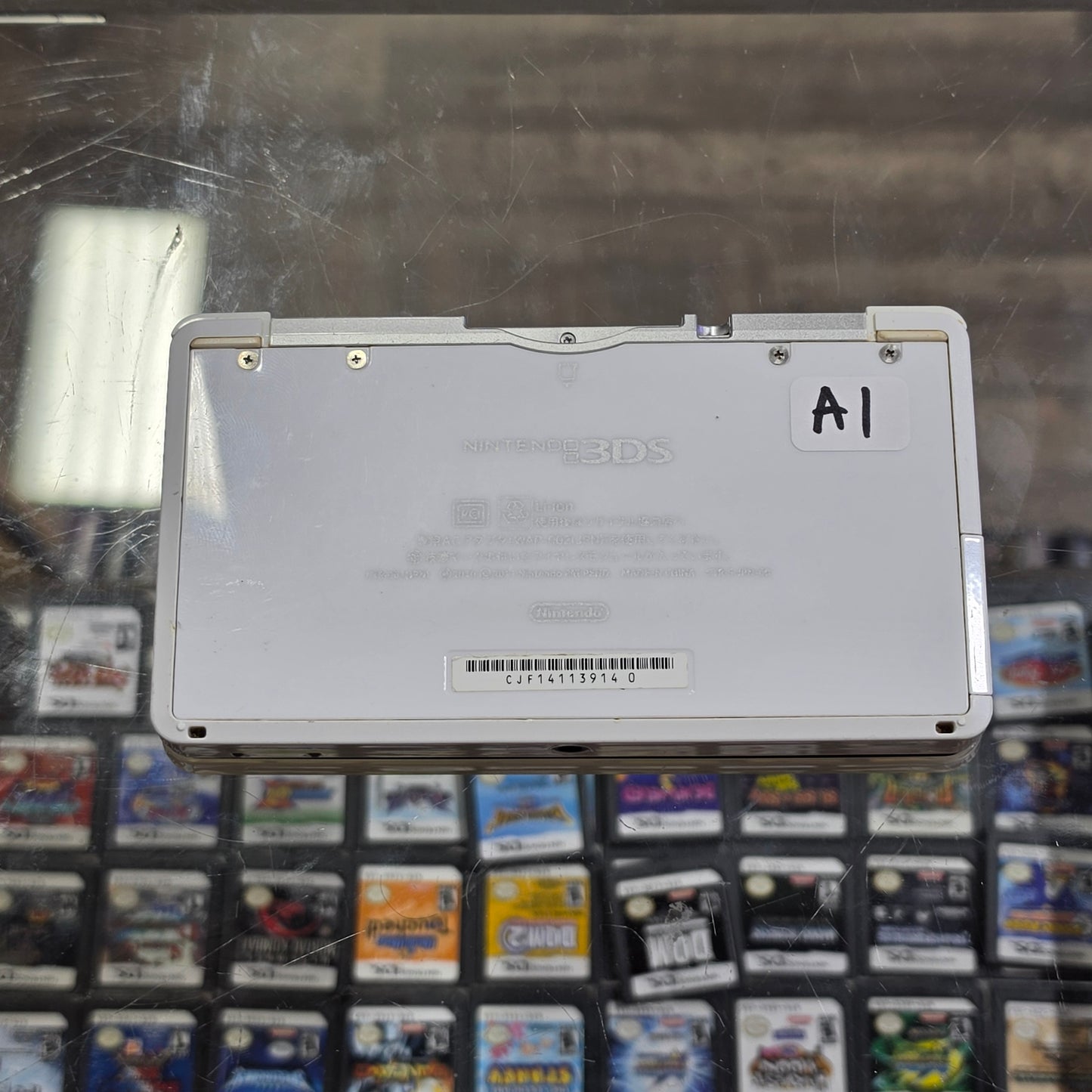 White Nintendo 3DS Handheld System With Charger (Region Free)(JAPANESE TO US)