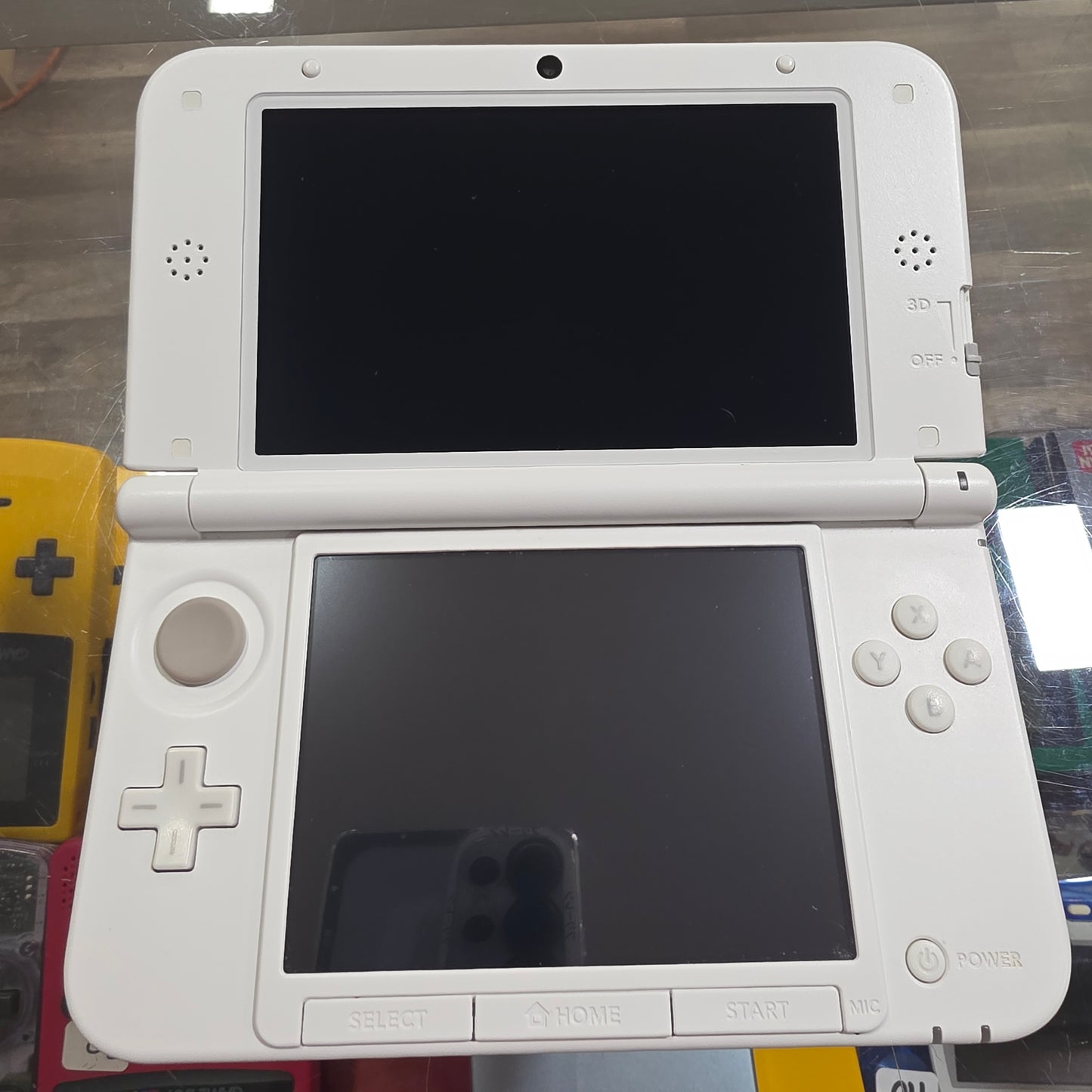 Nintendo 3DS XL Yoshi [Special Edition] Nintendo 3DS [Charger Included]